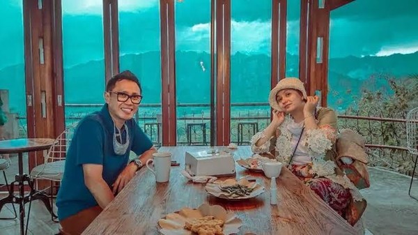 Momen Eko Patrio Makan di Warung Kaki Lima hingga Resto Bintang Lima