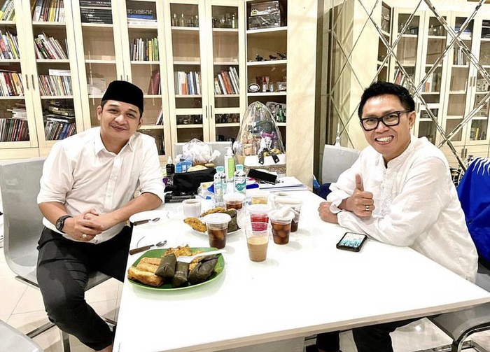 Momen Eko Patrio Makan di Warung Kaki Lima hingga Resto Bintang Lima Momen Eko Patrio Makan di Warung Kaki Lima hingga Resto Bintang Lima