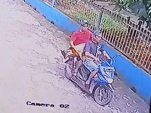 Naik Motor, 2 Pria Ini Nekat Curi Kambing di Siang Bolong