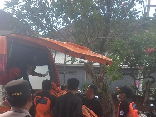 Kartiwa (60) asal Jakarta Timur saat diperiksa oleh tim Inafis Polresta Denpasar, Minggu (5/5/2024).