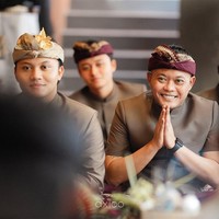 Rizky Febian mendatangi kediaman Mahalini di Banjar Aseman Kawan, Desa Tibubeneng, Kuta Utara, Badung bersama keluarganya. Tampak sang ayah Sule serta dua adiknya Putri Delina dan Rizwan Fadilah. Foto: Instagram @rfasmusic @rizkyfbian