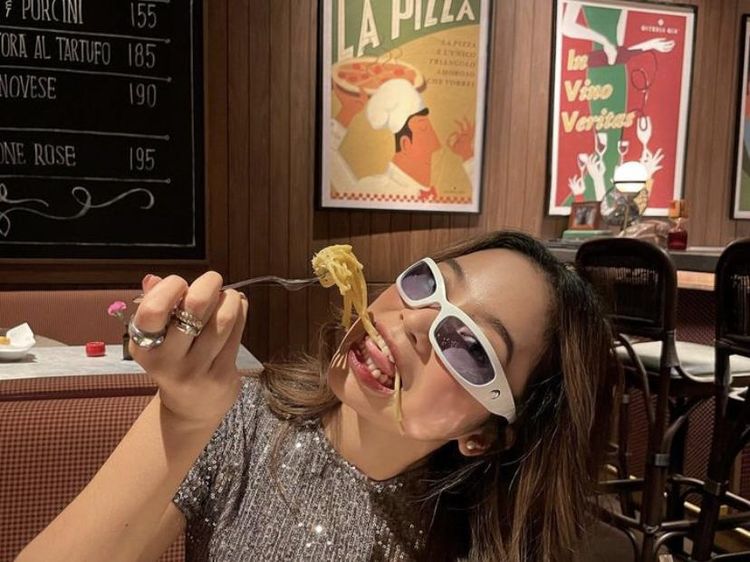 Cantiknya Putri Anjani Jarwo saat Kulineran dan Nongkrong Seru