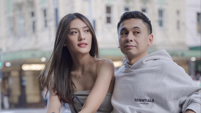 Raditya Dika dan Annisa Aziza