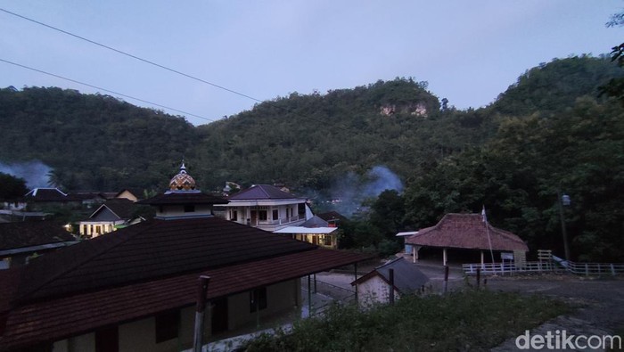 Remang cahaya di Wotawati pada Jumat (3/5/2024) pukul 17.30 WIB.
