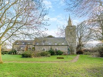 Rumah Ini Dijual Rp 24,3 M, Dapat Bonus Lahan Kuburan