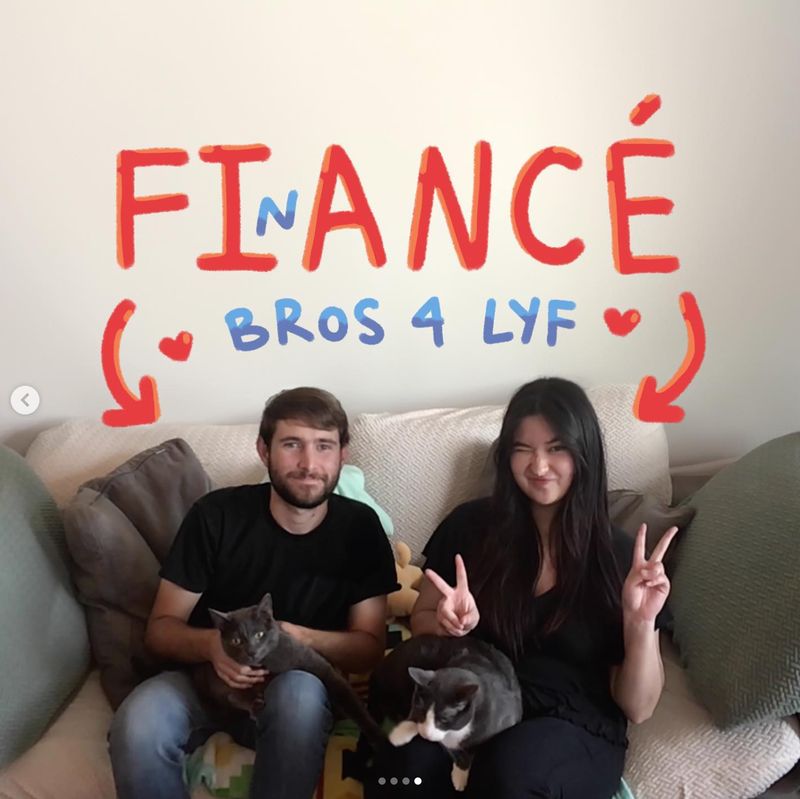 Stephanie Poetri bersama tunangannya Asher Novkov-Bloom