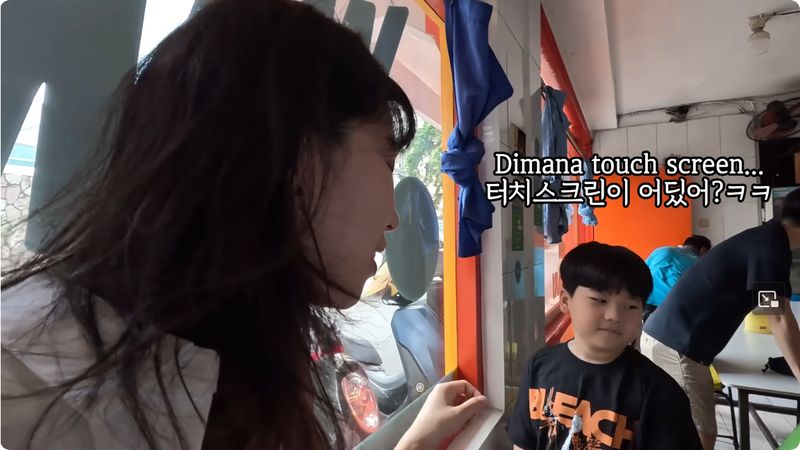 Bocah Korea diajak makan di warteg