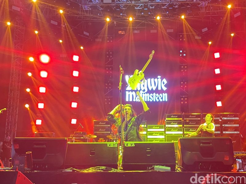 Penampilan Yngwie Johann Malmsteen di Hammer Stage, gelaran Hammersonic di Jakarta Utara, Sabtu (4/5/2024).