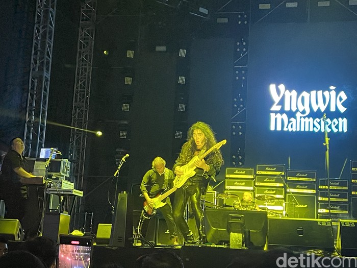 Yngwie Johann Malmsteen Penampilan Yngwie Johann Malmsteen di Hammer Stage, gelaran Hammersonic di Jakarta Utara, Sabtu (4/5/2024).