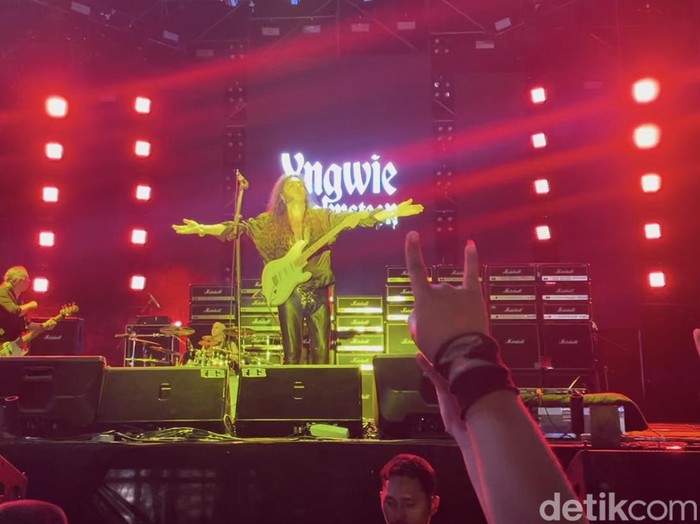 Yngwie Johann Malmsteen Penampilan Yngwie Johann Malmsteen di Hammer Stage, gelaran Hammersonic di Jakarta Utara, Sabtu (4/5/2024).