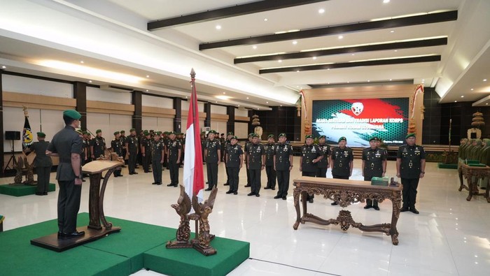 Acara serah terima jabatan dan tradisi laporan korps pejabat Kodam IX/Udayana di Hall Makodam IX/Udayana, Denpasar, Senin (6/5/2024). (Dok. Kodam Udayana)