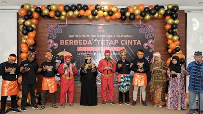 Bangun Soliditas, J-Travel Gelar Gathering Kemitraan Travel Haji dan Umrah J-Travel menggelar Gathering Mitra Nasional 3. Tema itu merefleksikan bangsa Indonesia yang terdiri dari berbagai suku, adat dan budaya.