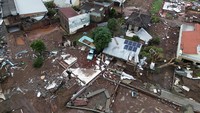 Dilansir AP, Senin (6/5), banjir besar di negara bagian Rio Grande do Sul, Brazil selatan, telah menewaskan sedikitnya 75 orang selama tujuh hari terakhir, dan 103 lainnya dilaporkan hilang, kata pemerintah setempat.