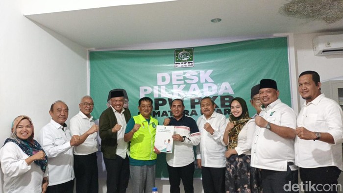 Edy Rahmayadi bersama tim mendatangi kantor PKB Sumut (Foto: Elisabeth Christina/detikSumut)