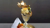 Menu Golden Opulence Sundae jadi andalan bagi Serendipity 3, New York, Amerika Serikat. Es krim berlapis emas yang mereka tawarkan harganya dibanderol Rp 16 juta per porsi. Foto: Chefspencil