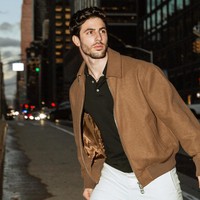 Eugenio pun mengungkap pekerjaannya sebagai greeter. Tahun lalu ia ditugaskan untuk menemani Kylie Jenner. Sebelum hari H, ia telah diberi instruksi tentang apa-apa saja yang dibutuhkan pebisnis kosmetik itu saat berjalan di karpet merah dan dituntut untuk memenuhi semua permintaannya sebagaimana seorang asisten. Foto: Instagram Eugenio Casnighi