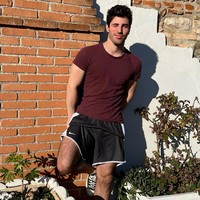 Itu cukup lucu. Mereka sudah memecatku jadi aku bisa mengatakan apa yang aku inginkan. Mereka menyalahkanku. Mereka bilang, Kamu membuat dirimu jadi pusat perhatian jadi kami tidak ingin bekerja denganmu lagi,kata Eugenio.Mereka memberi tahu aku hari ini bahwa mereka memecatku. Mereka memecatku karena aku jadi viral tahun lalu, jelasnya. Foto: Instagram Eugenio Casnighi