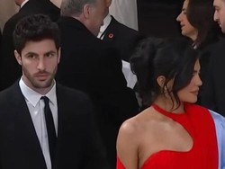 Pria Ini Dipecat dari Met Gala karena Ketampanannya Menyaingi Kylie Jenner