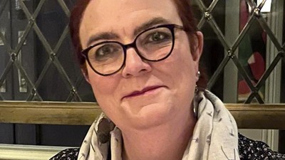 8 Foto Pria Kontroversial Jadi Transgender di Usia 46, Tak Ceraikan Istri