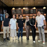 Wanita yang bernama lengkap Shinta Dewi ini kerap memakai hijab instan untuk berbagai kegiatan. Seperti dalam unggahan foto ini, pelantun lagu Penipu Hati ini tampil sporty dengan menggunakan hijab instan warna hitam.  Foto: Dok. Instagram @tatajaneetaofficial.