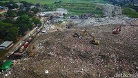 Volume sampah di TPA Burangkeng sudah overload atau melebihi kapasitas.