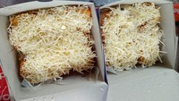 Singkong Keju Pamulang beralamat di Jl villa terusan RT/07 RW/05 pondok cabe ilir. Ukuran singkong goreng di sini besar-besar, tapi teksturnya dijamin empuk! Foto: Singkong Keju Pamulang via Google Image
