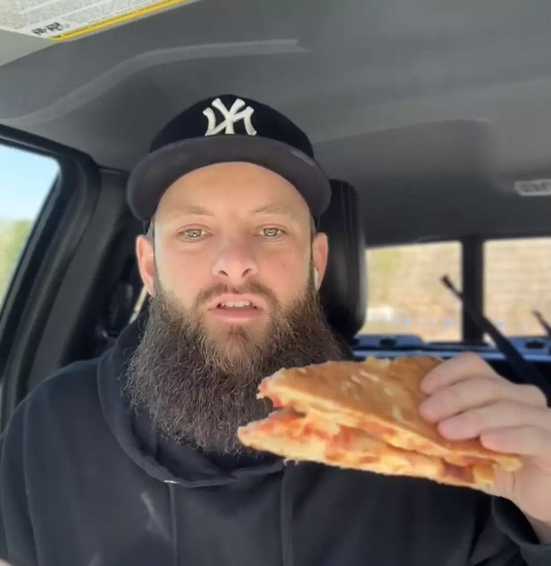 Hanya Makan Pizza Selama 6 Tahun, Pria Ini Merasa 'Sehat'