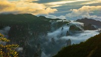 Taman hutan nasional Zhangjiajie diselimuti awan setelah diguyur hujan.