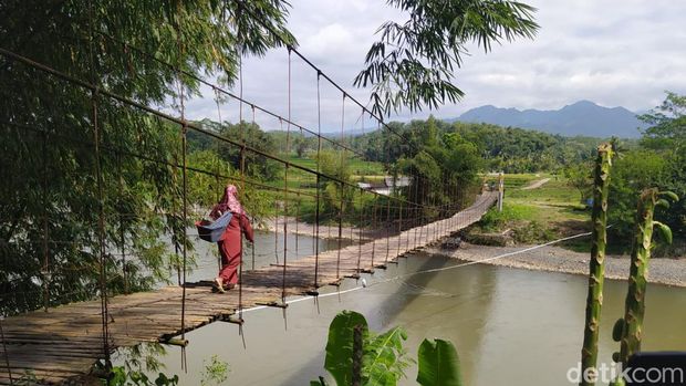 Jembatan gantung 'Indiana Jones' di Ngembik, Kota Magelang, Senin (6/5/2024).