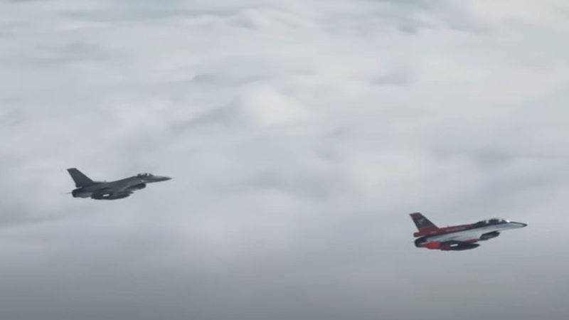 Jet F-16 dengan AI