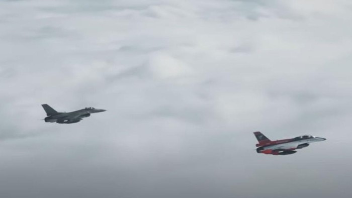 Kegagalan Penerbangan: Jet Tempur F-16 Singapura Mendarat Darurat, Pilot Aman