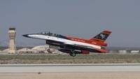 Saat Menteri AS Naik Jet Tempur F-16 yang Dikendalikan AI