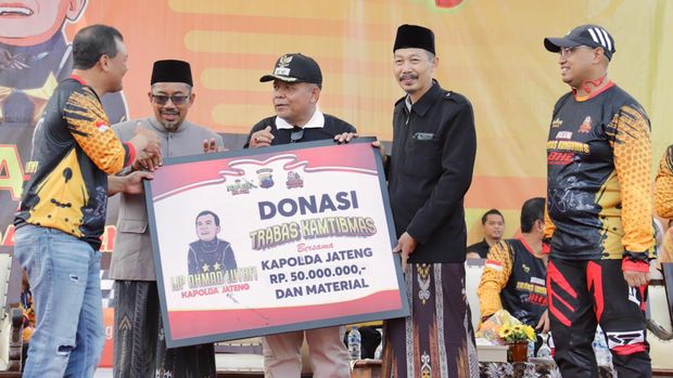 Kapolda Jateng Irjen Ahmad Luthfi saat menghadiri acara trabas kamtibmas di Batang.