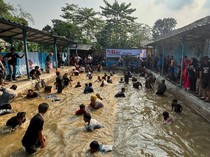 Ajak Warga Bersatu, Relawan Prabowo-Gibran Bagi Susu Gratis di Bogor