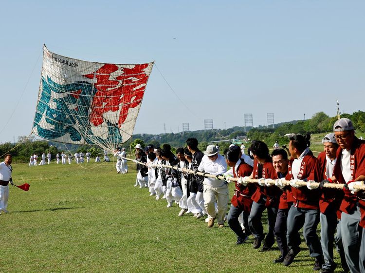 Kemeriahan Festival Menerbangkan Layang-layang Terbesar di Jepang
