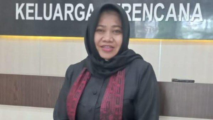 Kepala Dinas Sosial Pemberdayaan Perempuan dan Keluarga Berencana Henik Setyorini