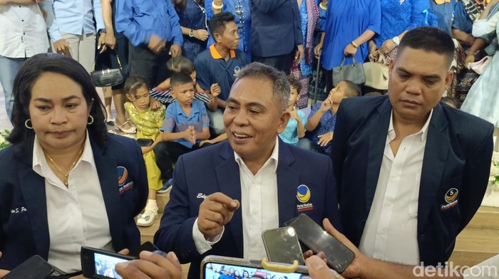 Ketua DPW NasDem NTT Edistasius Endi seusai pelantikan pengurus DPW NasDem NTT di Kupang, Minggu (5/4/2024). (Foto: Simon Selly/detikBali)