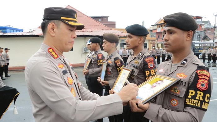 Kapolresta Pulau Ambon Kombes Driyano Andri Ibrahim pimpin PTDH.