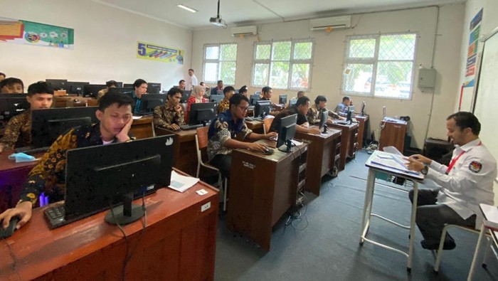KPU Pandeglang melakukan penjaringan anggota PPK se Pandeglang. (Aris Rivaldo/detikcom)