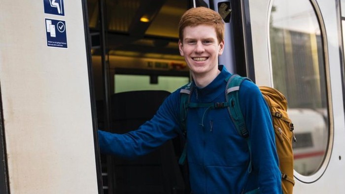 Lasse Stolley, pemuda yang tinggal setahun di kereta.