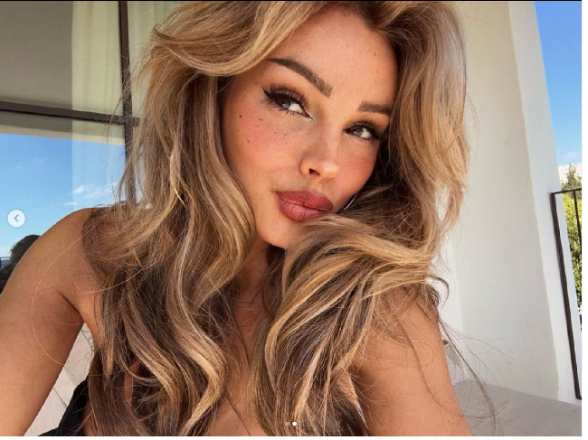 8 Foto Cantiknya Pacar Jude Bellingham, Model Berusia 5 Tahun Lebih Tua