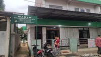 Masjid Jami Al Khairaat telah mengalami serangkaian renovasi. Dari catatan sejarah yang disimpan Mpok Tini, Masjid Jami Al Khairaat mengalami renovasi di tahun 1936, 1952, 1967 dan 1988. Sebelum tahun ini, telah banyak renovasi namun tidak tercatat dalam dokumen. Foto: Devi Setya/detikcom