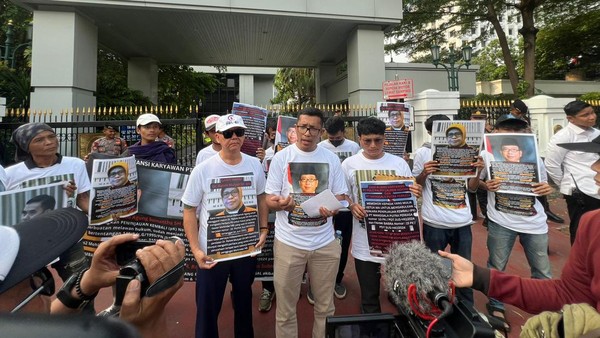 Massa Gelar Aksi Protes Sengketa Merek di MA