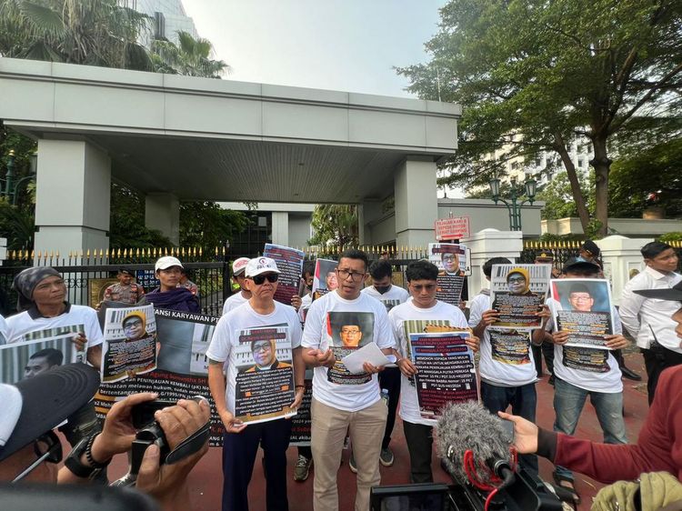 Massa Gelar Aksi Protes Sengketa Merek di MA