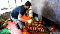Ada berbagai jenis ikan asap yang diolah seperti ikan dorang, ikan manyung, ikan patin, dan ikan banyar.