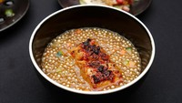 Perusahaan Sodexo Live! mengumumkan lebih dari 500 resep telah dibuat oleh beberapa koki, termasuk chef bintang tiga Michelin, Alexandre Mazzia, untuk memberi makan 15.000 atlet di desa Olimpiade Paris 2024.
