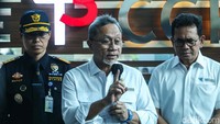 Zulhas mengatakan dengan adanya aturan ini kebijakan pembatasan jumlah dan jenis barang kiriman PMI telah dikembalikan ke aturan lama yakni Permendag 25 Tahun 2022 tentang kebijakan yang sama. Dalam aturan itu ditetapkan PMI dibebaskan bea masuk sebesar US$ 1.500 per tahun.  