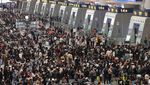 Padatnya Stasiun di Hangzhou Usai Liburan May Day