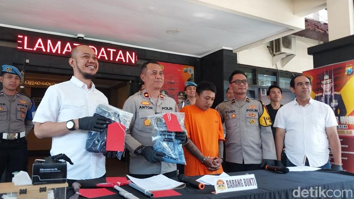 pamer alat kelamin kota malang