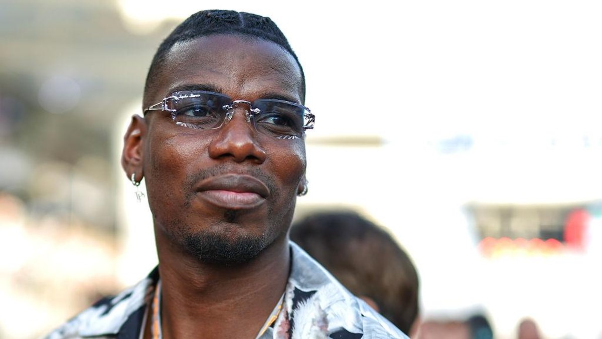 Paul Pogba sedang absen dari dunia sepak bola karena terjerat kasus doping. Foto: Getty Images/Qian Jun/MB Media
